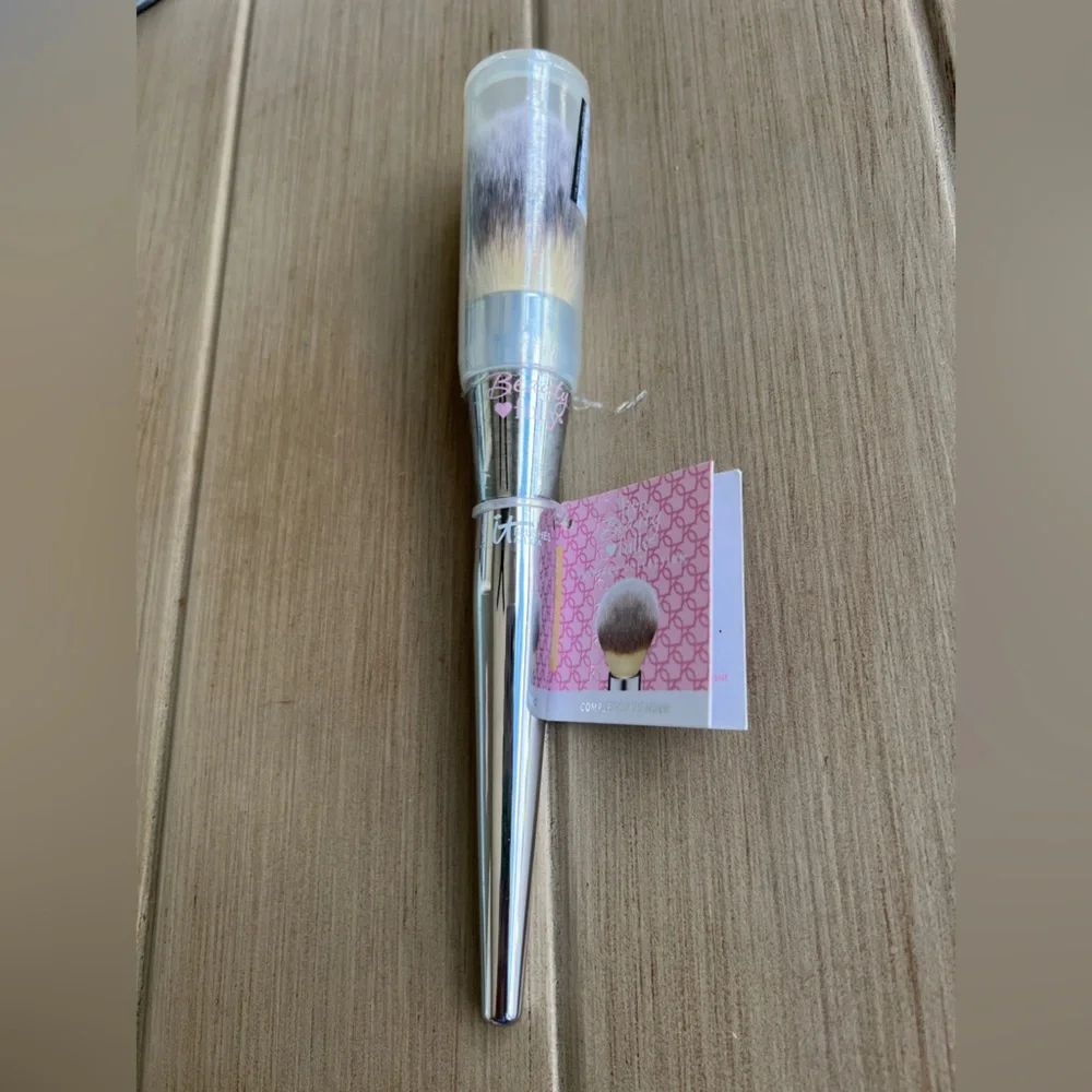 New- IT Brush for ULTA - Complexion powder brush